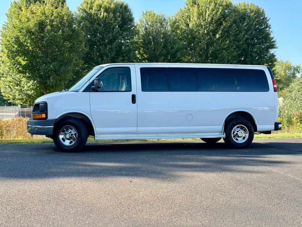 chevrolet express passenger 2015 1GAZGZFG7F1195330 image chevrolet express passenger 2015 1GAZGZFG7F1195330 image